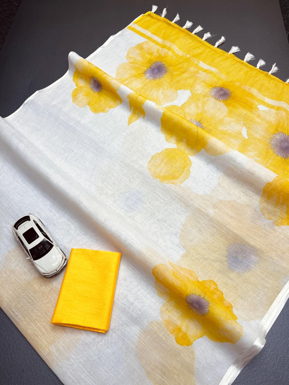 Linen Cotton Digital Printed Saree with Blouse Linen Cotton Digital Printed Saree with Blouse