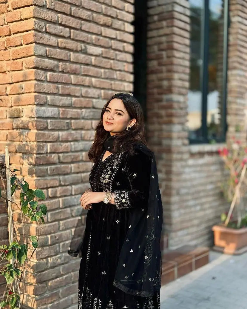 Designer Embroidered Velvet Anarkali Gown Set Designer Embroidered Velvet Anarkali Gown Set