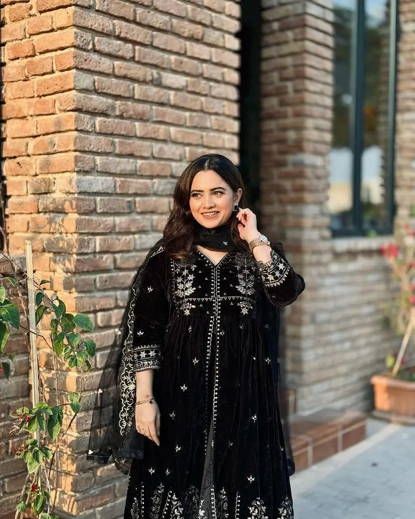 Designer Embroidered Velvet Anarkali Gown Set Designer Embroidered Velvet Anarkali Gown Set