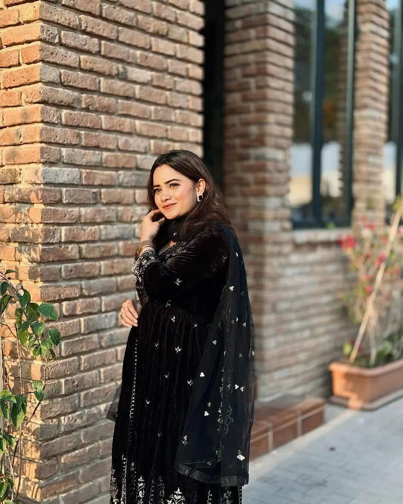 Designer Embroidered Velvet Anarkali Gown Set Designer Embroidered Velvet Anarkali Gown Set