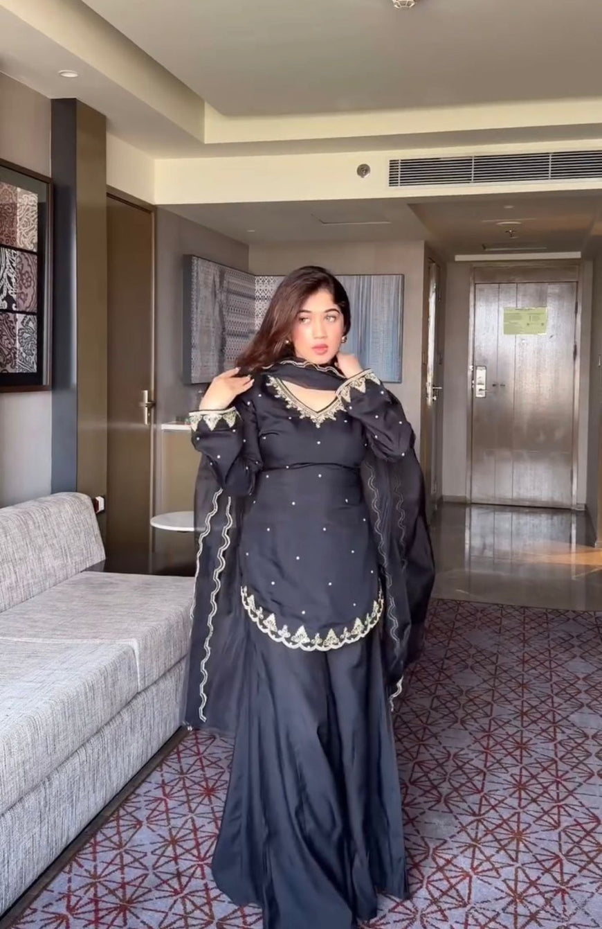 Roman Silk Embroidered Kurti Set with Dupatta (Code: 1160)